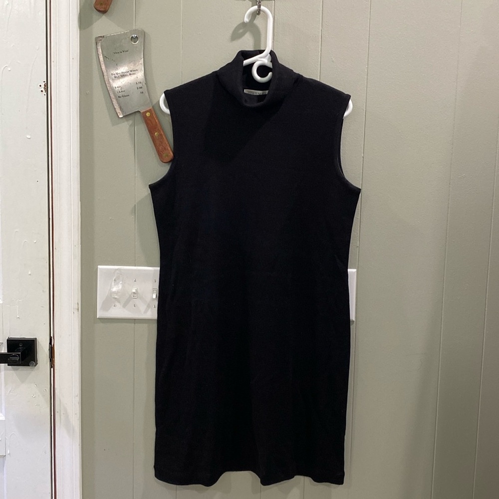 Women’s Jones New York Black sleeveless dress.